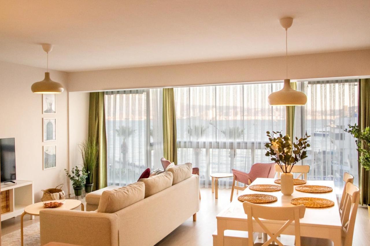 شقة Flat With Sea View Near Karsiyaka Coast إزمير المظهر الخارجي الصورة